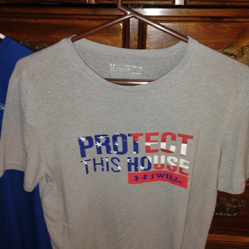 Youth XL UA tshirt